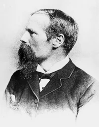 Benjamin Baker, ingénieur civil britannique et concepteur du pont Forth, vers 1885