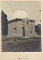 Bâtiment et dôme pour le télescope astrographique