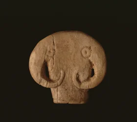 Amulette en forme de tête de taureau, égyptien prédynastique, Naqada IIa, vers 3500 av. J.-C.