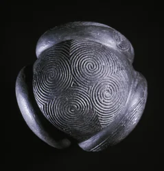 Boule sculptée de Glass Hill, Towie, Aberdeenshire, Néolithique, c.3000 av. J.-C.