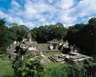 Civilisation précolombienne : vue du site Maya de Uaxactun