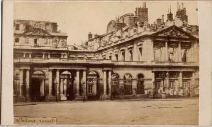 Commune de Paris (1871) : vue du Palais-Royal après l