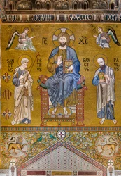Contre-façade : mosaïque "Majesté du Christ en trône entre les Saints Pierre et Paul", XIIe siècle, Chapelle Palatine, Palais des Normands, Palerme, Sicile, Italie