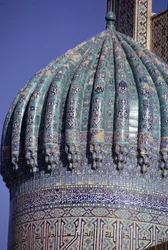 Détail du dôme carrelé de la Madrasa Shirdar, période Timouride, Place Rigestan, vers 1619-35