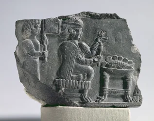 Femme élamite filant, période néo-élamite, c.700-600 av. J.-C.