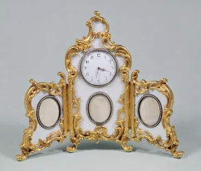 Horloge de bureau style Louis XV de Fabergé