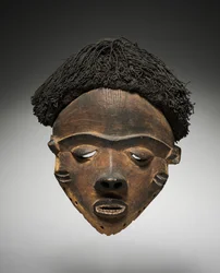 Masque de visage féminin, Pende, début des années 1900