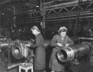 Ajustement des blocs de culasse aux Elswick Works, Newcastle upon Tyne, Royaume-Uni