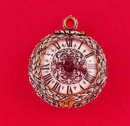 Montre de poche française avec boîtier en or émaillé en relief avec des fleurs blanches et du feuillage avec des marques noires, par Goullons, vers 1650