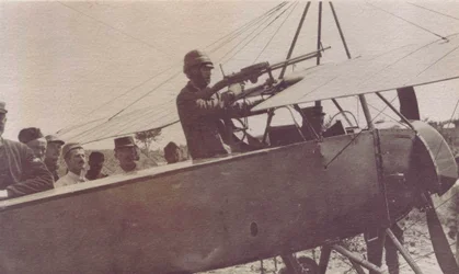 Soldats français autour de la mitrailleuse d