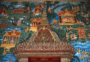 Fresque et détail architectural, Wat That, grand stupa sacré reconstruit au 20e siècle, Luang Prabang (Liste du patrimoine mondial de l