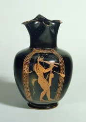Oinochoé, décorée avec un satyre jouant de la double flûte, figure rouge attique, Athènes, grec, 520 av. J.-C. (argile)