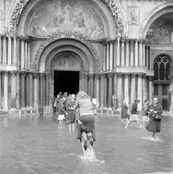 Marée haute à Venise (acqua alta ou inondations), Place Saint-Marc