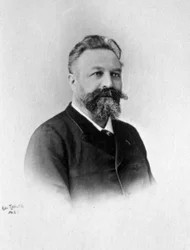 Portrait en buste du musicien français Édouard Colonne
