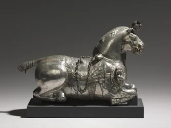 Vase à boire en forme de cheval, 200-325