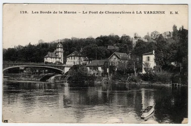 Île-de-France, Val-de-Marne (94), La Varenne : les rives de la Marne et le pont de Chennevières, avec le château des Rets - Carte postale datée de 1910-1919
