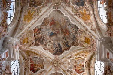 Photographie intérieure des fresques au plafond, peinture au plafond, basilique du monastère, église du monastère, monastère des chanoines augustins, monastère de Neustift, également monastère, Vahrn près de Brixen, Bressanone, Tyrol du Sud, Italie, Europe