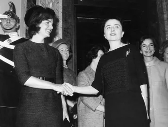 Jacqueline Kennedy avec Carla Gronchi. Rome. 1962.
