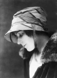Lady Elizabeth Bowes-Lyon (1900-2002), vers les années 1920