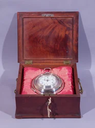Montre marine en argent dans un étui en acajou, par John Harrison et Fils