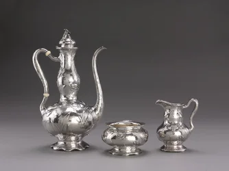 Service à café martelé : cafetière, vers 1900-1910