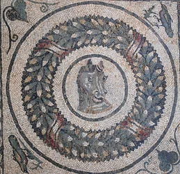 Mosaïque du péristyle. Détail représentant une tête de cheval. IIIe - IVe siècle. Villa romaine du Casale, Sicile. Site UNESCO.
