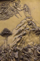 Moïse recevant les Dix Commandements, Porte orientale du baptistère à Florence, également appelée Portes du Paradis par Michel-Ange, Sculpture en bronze du 15ème siècle par Lorenzo Ghiberti (1425-1452), Florence, Italie