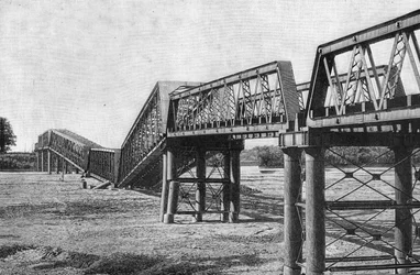 Pont ferroviaire de Nagara Gawa après le tremblement de terre au Japon le 23 octobre