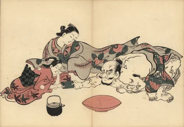 Courtisane Oiran regardant une épreuve de force entre sa kamuro (servante) et Kinpira le célèbre homme fort. Une cruche de saké et un bol à boire devant. Estampe sur bois par Masanobu Okumura (1686-1764) de "Fuzoku Emakimono, Rouleau Illustré du Commerce d