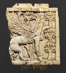 Plaque représentant un griffon, Nimrud, Mésopotamie, 8ème-7ème siècle av. J.-C.