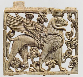Plaque représentant un sphinx à tête de bélier, Nimrud, Mésopotamie, 9ème-8ème siècle av. J.-C.