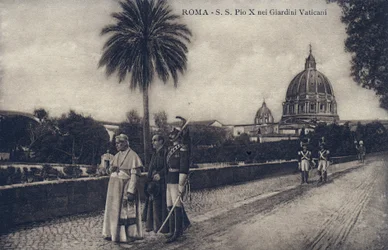 Le pape Pie X (1835-1914) marchant dans les rues de Rome - Carte postale 1903-1914