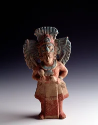 Art précolombien, civilisation maya, période classique tardive : statuette anthropomorphe en terre cuite représentant un personnage debout et servant d