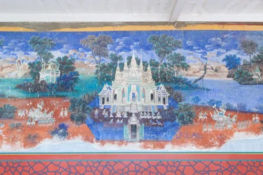 Fresques du Reamker ornant les murs du complexe du palais royal à Phnom Penh, Cambodge