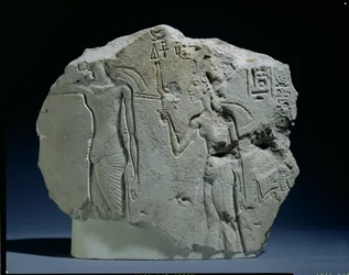 Relief de soldat nubien avec arc, Amarna (calcaire)