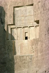 Tombeau rocheux du roi Artaxerxès II (c.404-358 av. J.-C.) période achéménide, 4ème siècle av. J.-C. (photo)