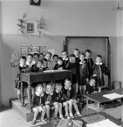 École de garçons à Venise, les élèves portent une blouse. Années 1950