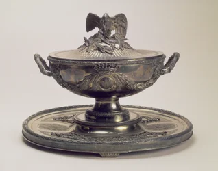 Soupière et son support en argent du Service Saltykov, par Robert Joseph Auguste (1725-1805), Paris