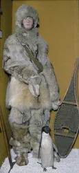 Combinaison de neige et accessoires portés par le Dr. Edward Adrian Wilson lors de l