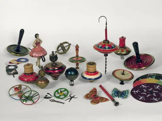 Toupies, toupies bourdonnantes et toupies optiques