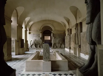 La salle assyrienne au Louvre à Paris