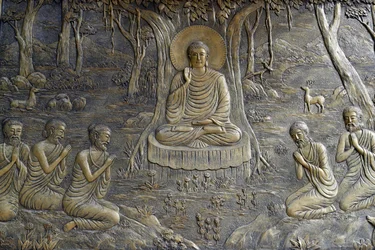 Tinh Xa Ngoc Chau temple bouddhiste, La Vie du Bouddha, Siddhartha Gautama, Le Bouddha prêcha son premier sermon aux cinq moines au Parc aux Daims à Varanasi, Chau Doc, Vietnam, 2018