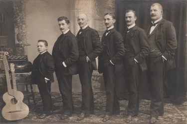 Sextuor Schrammel non identifié, vers 1910 (photo n/b)