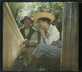 Vendée pittoresque : La leçon de filet, août 1919, Longeville, France - Autochrome anonyme