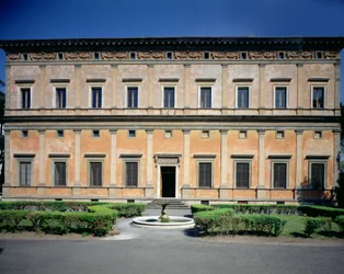 Vue de la façade, conçue par Baldassarre Peruzzi (1481-1536) 1506 (photo)