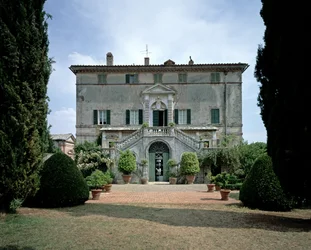 Vue de la façade du jardin, conçue par Carlo Fontana (1634-1714) en 1680