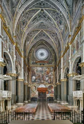 Vue de la nef et de la contre-façade avec la "Crucifixion" de Pordenone
