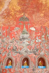 Mur avec de petits Bouddhas et des figures en verre plombé, monastère Shwe Yaunghwe Kyaung, Nyaungshwe, lac Inle, Myanmar