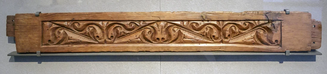 Boiserie dans le style biseau. Égypte, IXe siècle. Pin sculpté. Musée du Louvre