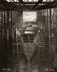 Début des travaux de construction du pont principal du 